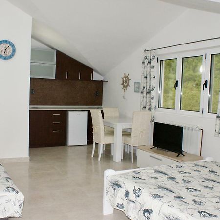Studio Apartments Morinj 外观 照片