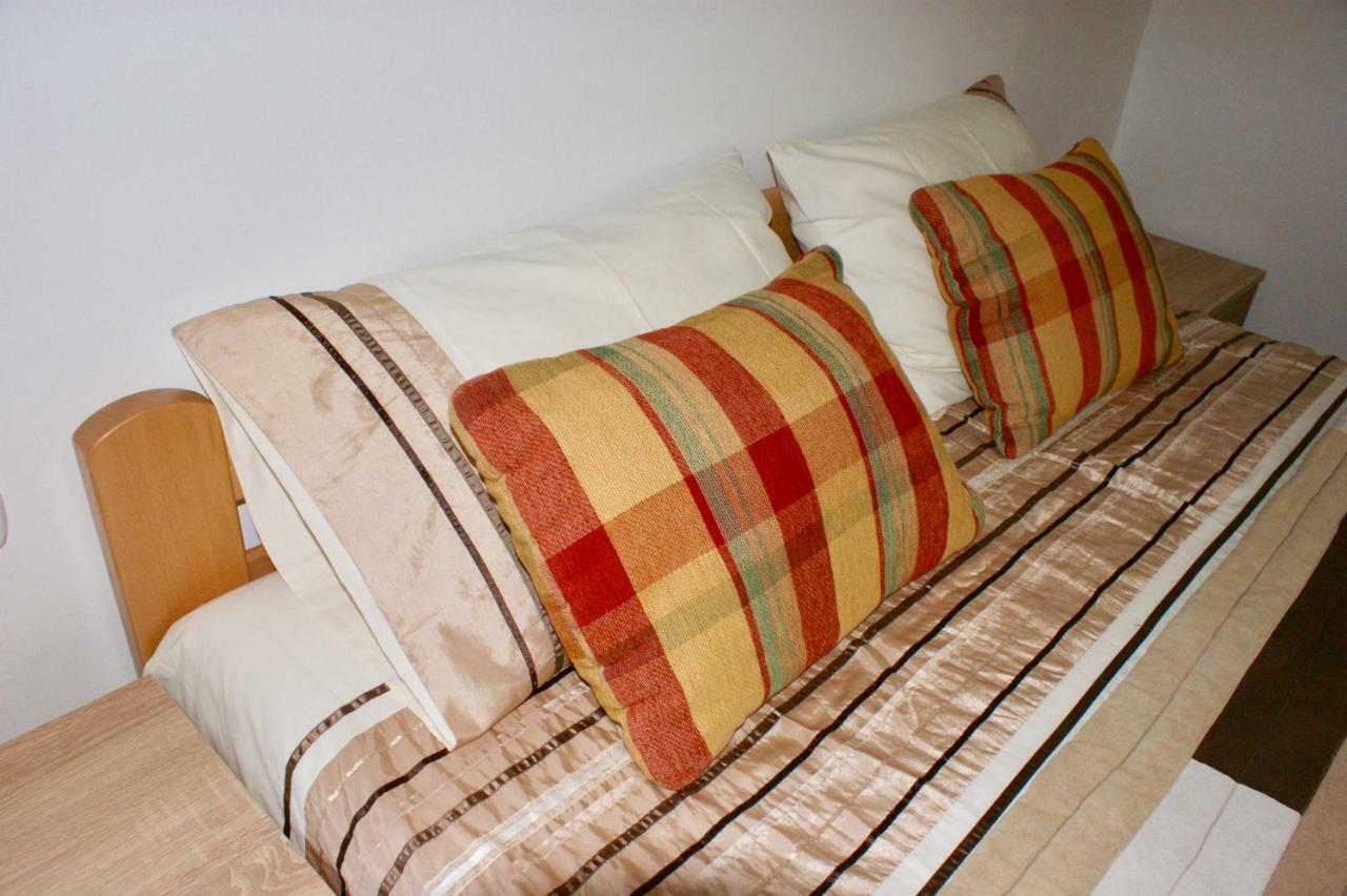 Studio Apartments Morinj 外观 照片