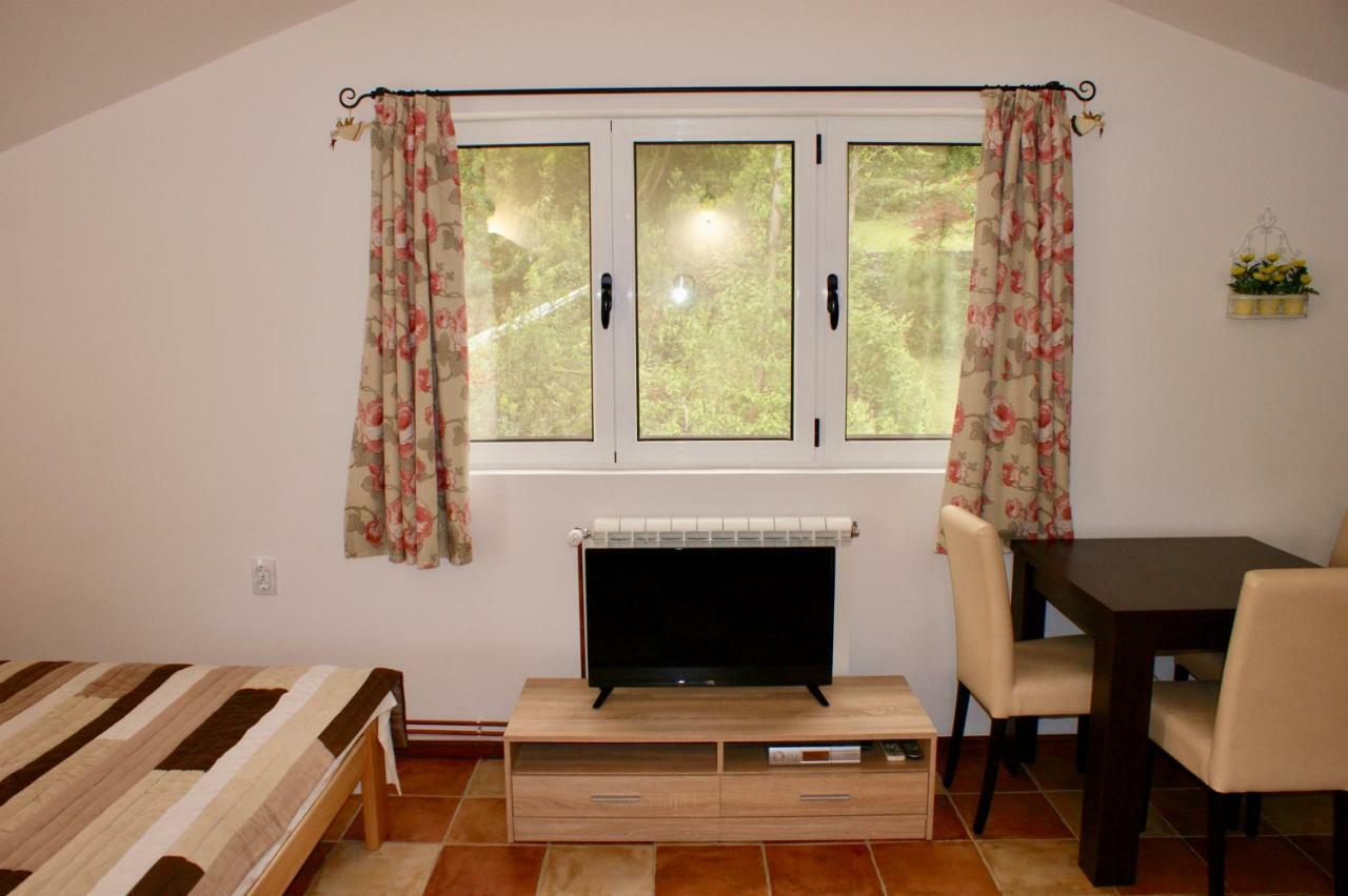 Studio Apartments Morinj 外观 照片