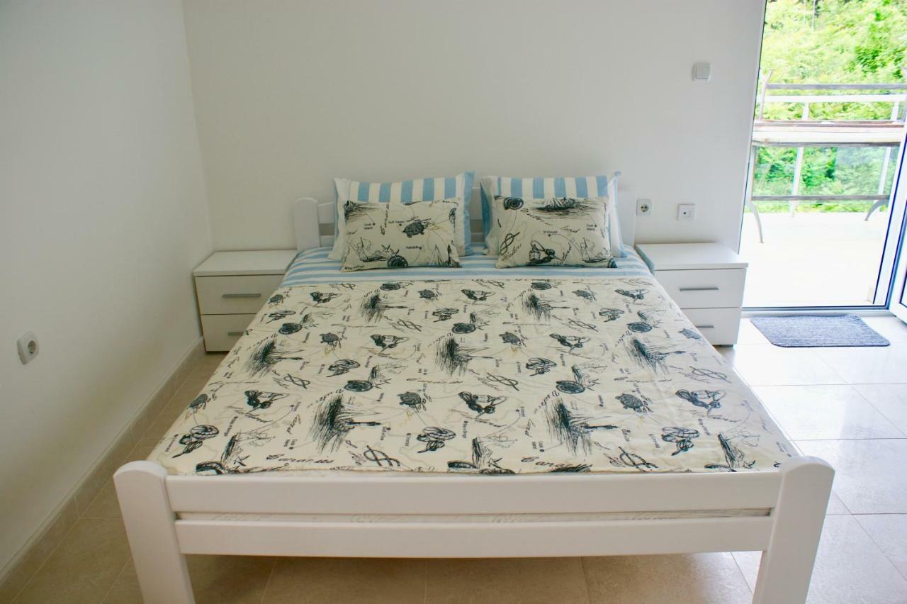 Studio Apartments Morinj 外观 照片