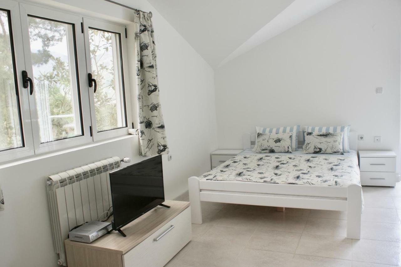 Studio Apartments Morinj 外观 照片
