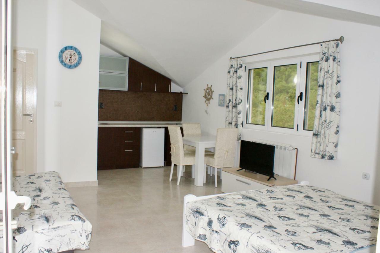 Studio Apartments Morinj 外观 照片